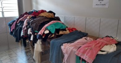 Além das roupas mais 25 cobertas foram doadas. Boa parte desse material já foi distribuídos à famílias cadastradas.