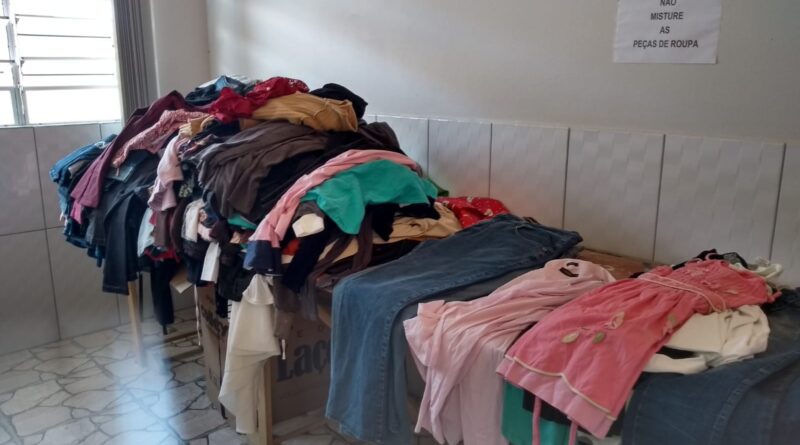 Além das roupas mais 25 cobertas foram doadas. Boa parte desse material já foi distribuídos à famílias cadastradas.